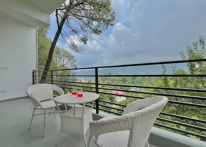 Host Jatin Kasauli Crest 7O1827O7O3
