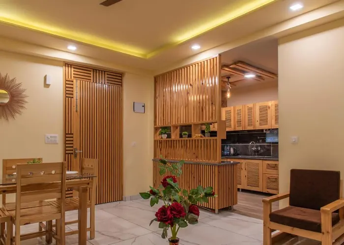 Host Jatin Kasauli Crest 7O1827O7O3