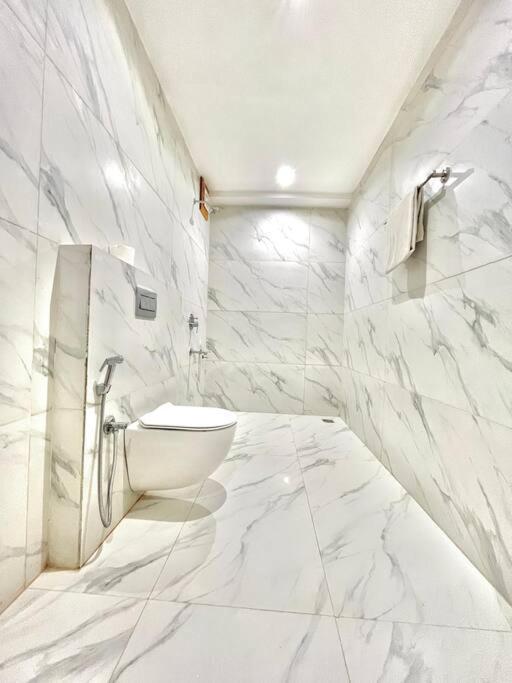 Apartment Host Jatin Crest 7o1827o7o3 *