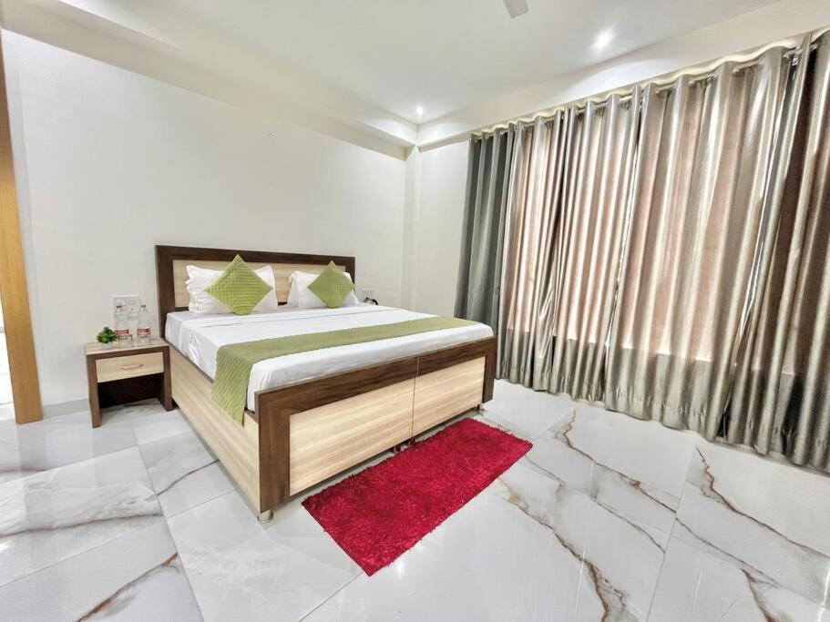 Apartment Host Jatin Crest 7o1827o7o3