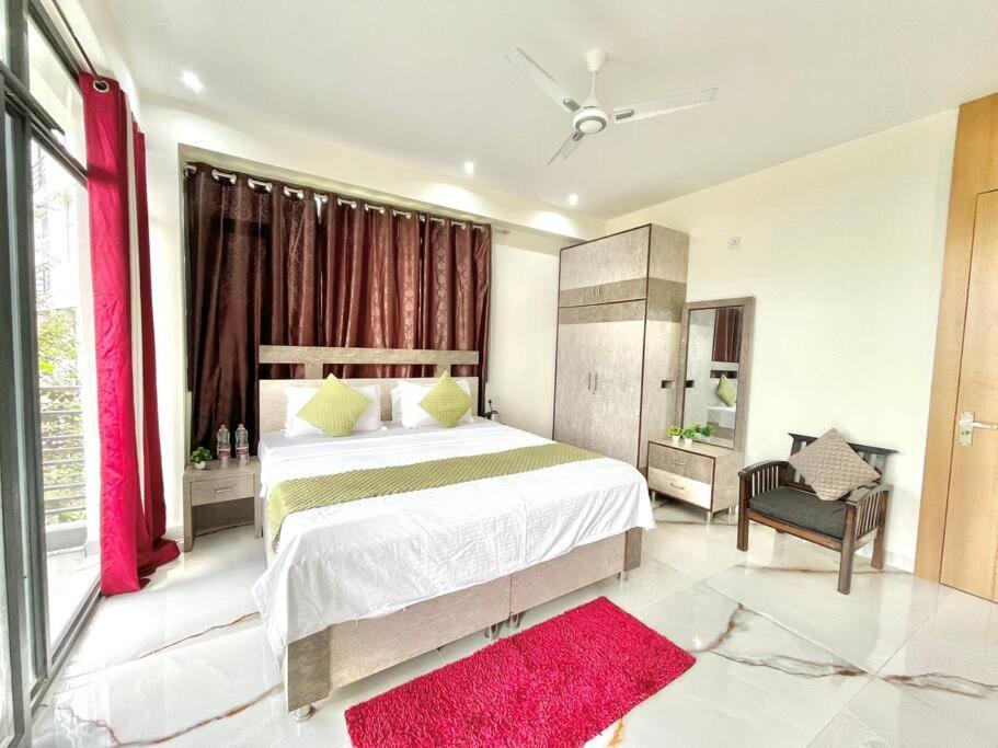 Host Jatin Crest 7o1827o7o3