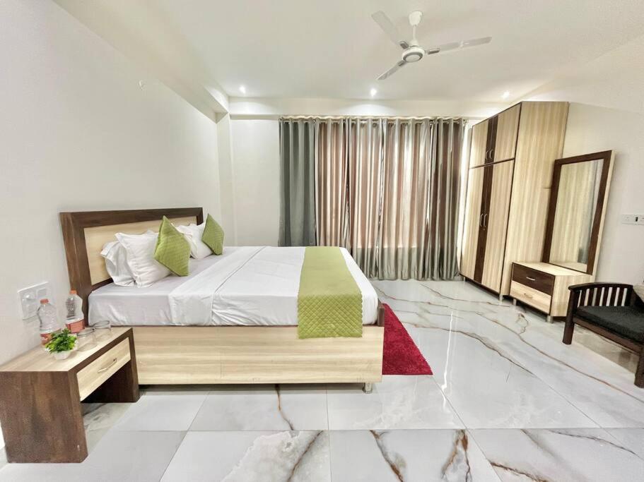 Host Jatin Crest 7o1827o7o3 Apartment *