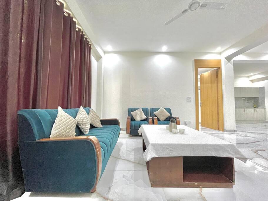 Host Jatin Crest 7o1827o7o3 Kasauli