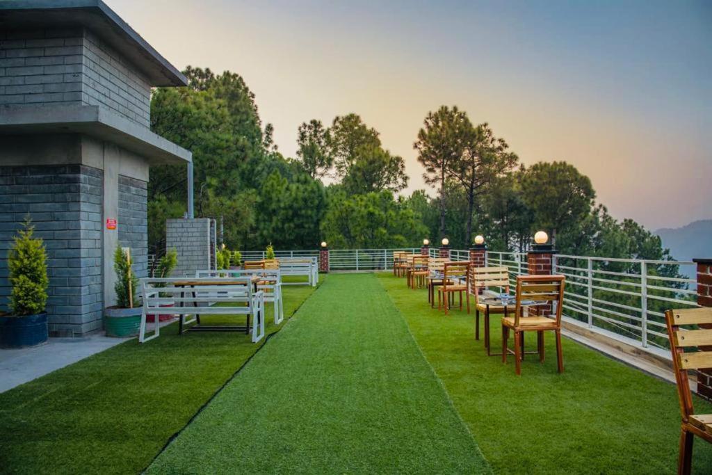Apartment Host Jatin Crest 7o1827o7o3
