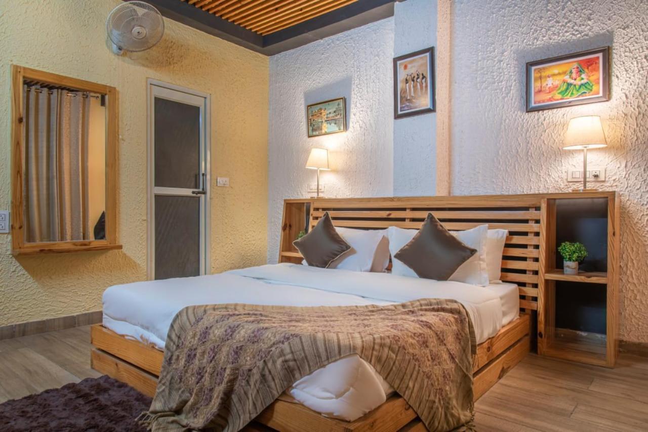 Host Jatin Crest 7o1827o7o3 Apartment *